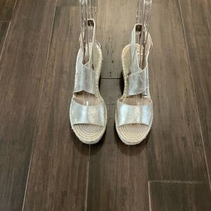 Eileen Fisher Willow Gold Metallic Crisscross Espadrille Wedge Sandals Size 8.5